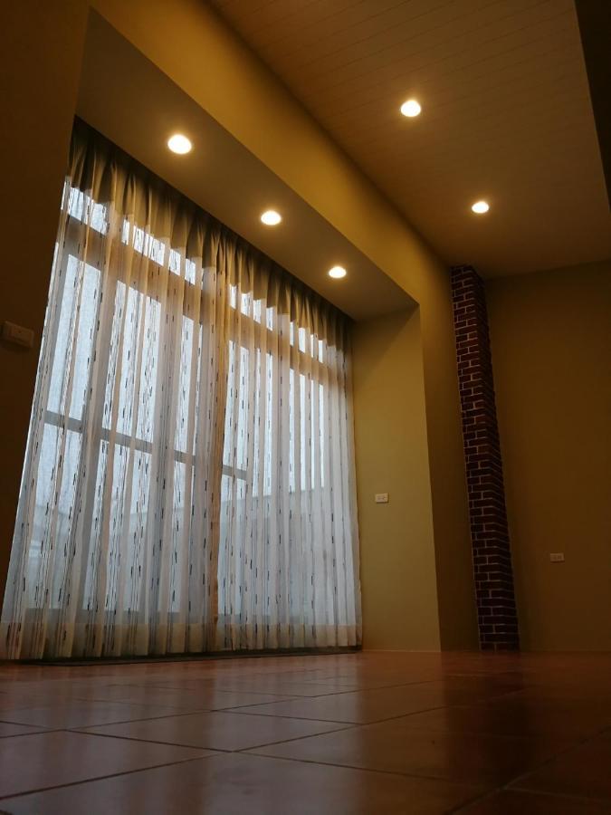 羅東夜市舒果shugo B&B 近清溝夜市 國旅卡特約店 配合手作早餐店及租車行 Luodong Exteriör bild